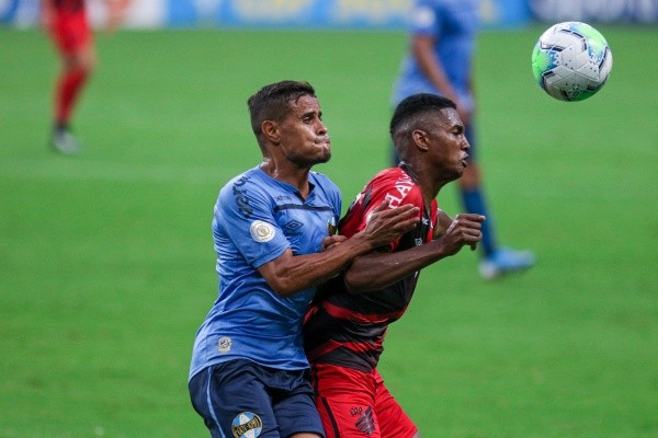 Foto:Fernando Alves/AGIF – Everton Cardoso não emplacou desde sua mudança a Porto Alegre em 2020, em troca por Luciano ao São Paulo