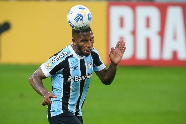 Foto:Pedro H. Tesch/AGIF – Paulo Miranda é outro que foi afastado dos planos de Mancini na reta final do Brasileirão