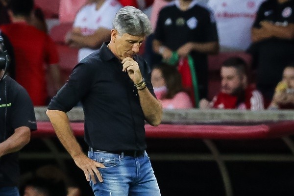 Foto: Pedro H. Tesch/AGIF | Renato passou a sofrer pressão constante após resultados irregulares Foto: Pedro H. Tesch/AGIF | Renato passou a sofrer pressão constante após resultados irregulares