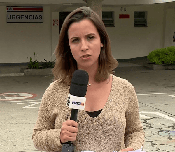 Foto: Reprodução Grupo Globo (Vídeo Globoplay - Livia Laranjeira em frente ao hospital, na Colômbia.