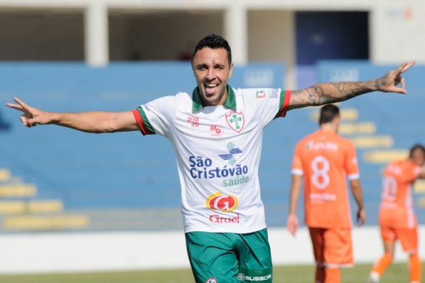 Caio Mancha com a camisa da Portuguesa (Foto: Dorival Rosa/Portuguesa) Caio Mancha com a camisa da Portuguesa (Foto: Dorival Rosa/Portuguesa)