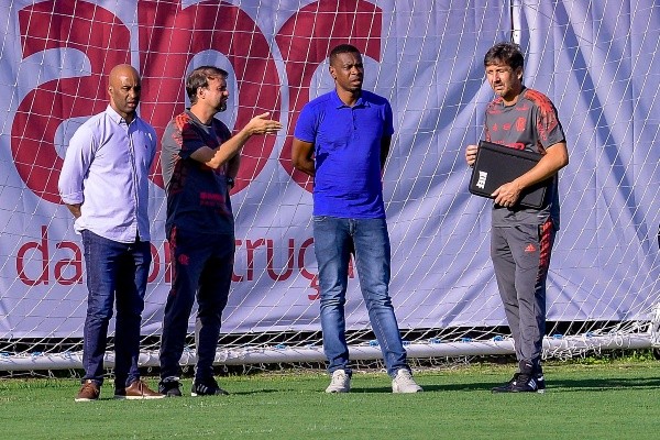Maurício Souza, Juan e outros membros reunidos