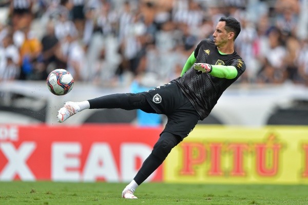 Foto: Thiago Ribeiro/AGIF | Gatito está há mais de um ano sem defender o Botafogo após sofrer grave lesão no joelho