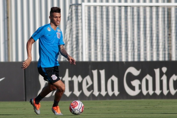 Foto: Marcello Zambrana/AGIF – Richard não está nos planos de Sylvinho e treina em separado no Corinthians