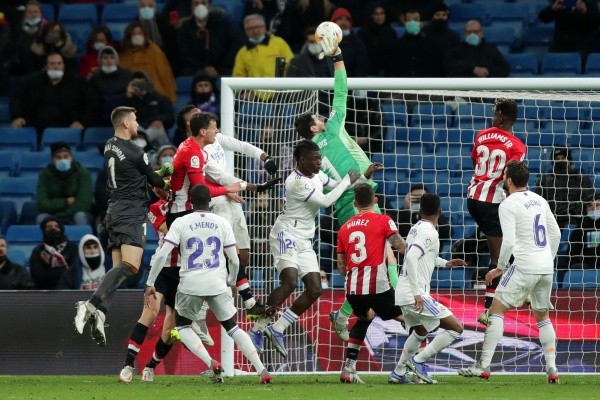 Foto: Gonzalo Arroyo Moreno/Getty Images | Courtois impediu a festa do Athletic em Santiago Bernabéu