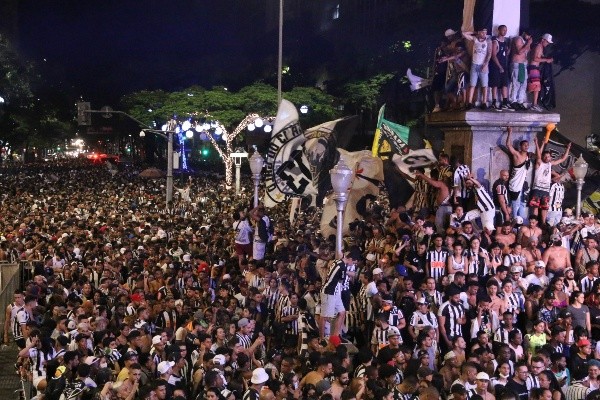 Foto:Fernando Moreno/AGIF | Torcida atleticana faz festa em Belo Horizonte