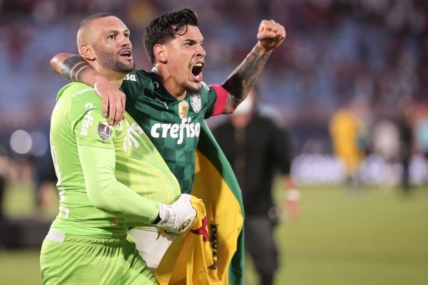 Foto: Ettore Chiereguini/AGIF -Jogadores do Palmeiras comemoram vitória ao final da partida contra o Flamengo