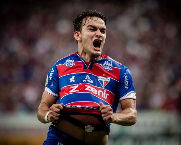 Foto: Pedro Chaves/AGIF -Depietri jogador do Fortaleza comemora seu gol durante partida contra o Juventude