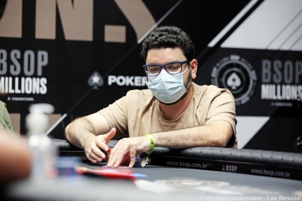 João Bauer é um dos nomes mais conhecidos da decisão (Foto: Luis Bertazini/BSOP)