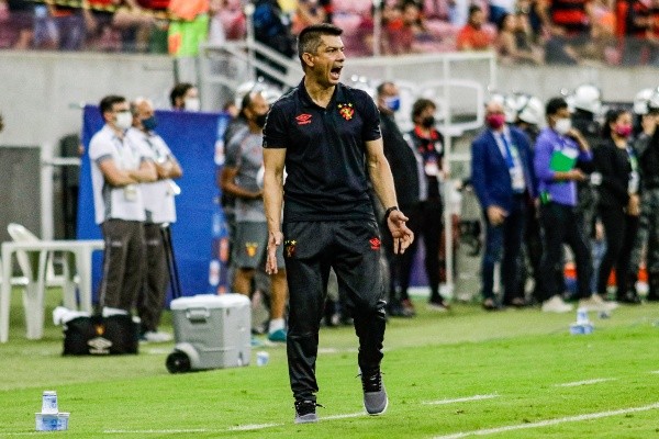 Foto: (Rafael Vieira/AGIF) - Gustavo Florentín quer ter todos os jogadores disponíveis à disposição para os dois últimos jogos do Sport na temporada
