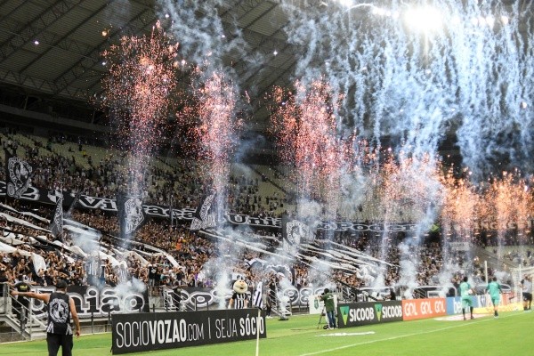 Foto: (Kely Pereira/AGIF) - O Ceará espera receber quase 50 mil torcedores no Castelão para o duelo que vale vaga na Libertadores Foto: (Kely Pereira/AGIF) - O Ceará espera receber quase 50 mil torcedores no Castelão para o duelo que vale vaga na Libertadores