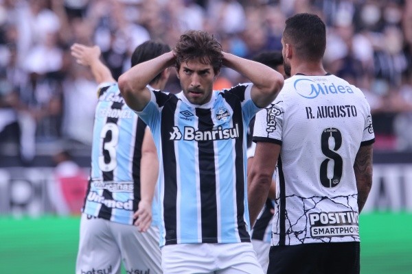 Foto: (Ettore Chiereguini/AGIF) - O Grêmio depende de várias combinações de resultados para não cair para a Série B pela terceira vez em sua história Foto: (Ettore Chiereguini/AGIF) - O Grêmio depende de várias combinações de resultados para não cair para a Série B pela terceira vez em sua história