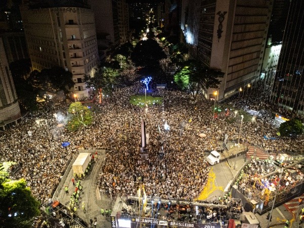 Foto: Pedro Vilela/Getty Images/ Torcida do Galo comemorando o título do Campeonato Brasileiro.