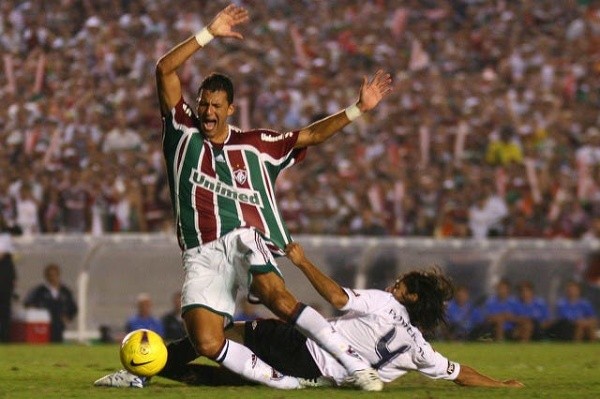 Fluminense/Acervo histórico/ Washington sofrendo pênalti.