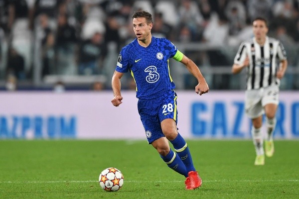 Foto: Valerio Pennicino / Getty Images | Azpilicueta ainda é peça importante para o Chelsea