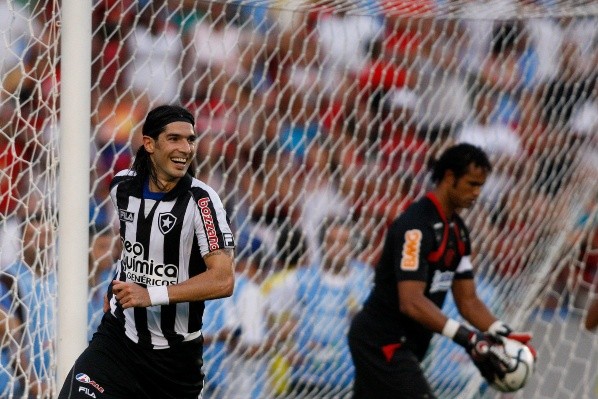 Foto: Fernando Soutello/AGIF | Loco Abreu se tornou o ídolo da cavadinha