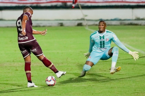 Foto: (Rafael Vieira/AGIF) - Jordan foi um dos destaques do Santa Cruz durante a disputa da Série C 2021
