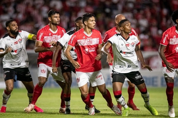 Foto: (Celio Junior/AGIF) - A negociação do CRB com Caetano é mais complicada