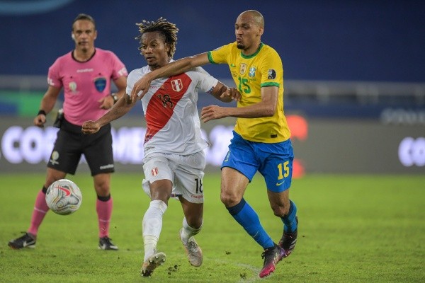 Foto: Jorge Rodrigues/AGIF – Camisa 3 já atuou como zagueiro da equipe em alguns jogos com a ausência de Van Dijk