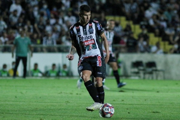 Foto: Joao Vitor Rezende Borba/AGIF – Jogador ganhou espaço entre os titulares na reta final com Ricardo Catalá