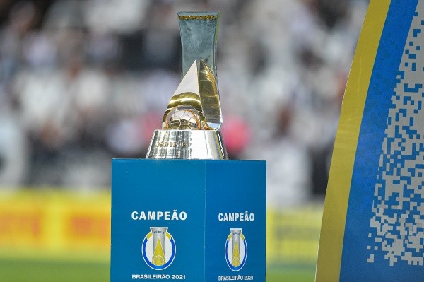 Foto: (Thiago Ribeiro/AGIF) - O Botafogo levantou a taça da 'maior Série B de todos os tempos'
