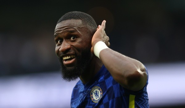 Rudiger está em reta final de contrato com o Chelsea (Foto: Getty Images)