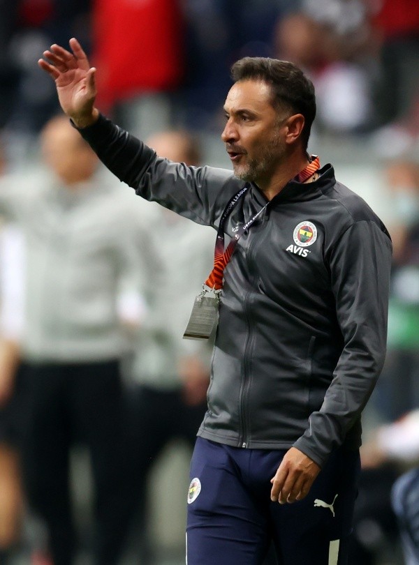 Foto: Alex Grimm / Getty Images | Vitor Pereira estaria vivendo clima tenso nos bastidores do Fenerbache