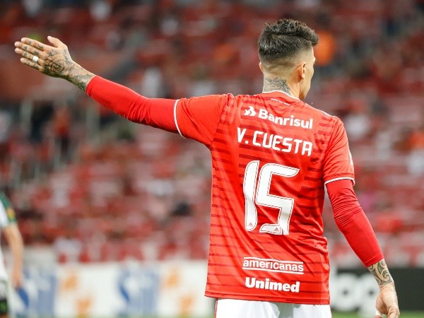 Foto:Maxi Franzoi/AGIF – Cuesta foi defendido por Baldasso para ficar no Inter para a próxima temporada