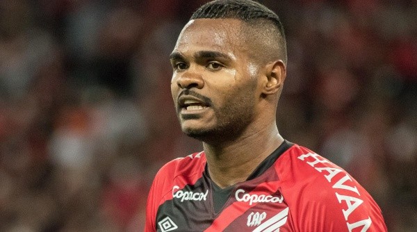 PR - Curitiba - 03/12/2021 - BRASILEIRO A 2021, ATHLETICO PR X CUIABA - Nikao jogador do Athletico-PR durante partida contra o Cuiaba no estadio Arena da Baixada pelo campeonato Brasileiro A 2021. Foto: Robson Mafra/AGIF