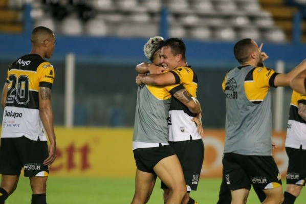 Fernando Torres/AGIF/ Pensando na próxima temporada, Criciúma anuncia renovação de contrato com volante até o fim de 2022