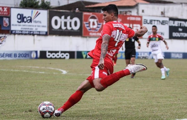 Foto: Beno Küster Nunes/AGIF | Caetano disputou 37 jogos, sendo 33 deles na Série B do Brasileirão