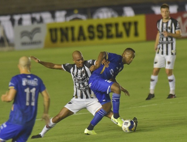 Foto: Josemar Gonçalves/AGIF – Gilberto, ex-Confiança, é outro nome que chega o Santa Cruz