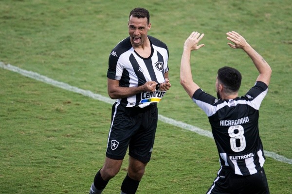 Jorge Rodrigues/AGIF, Gilvan em ação pelo Botafogo
