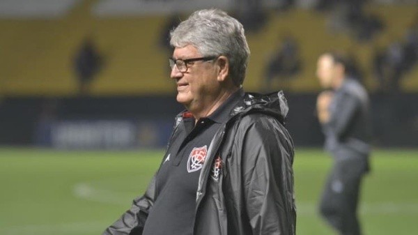 Lucas Colombo/AGIF - Geninho deve ser um dos dois treinadores do Vitória em 2022
