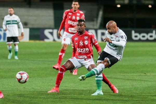 Foto: Robson Mafra/AGIF 