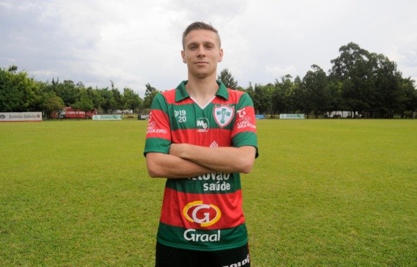 Kriguer foi contratado pela Portuguesa para os profissionais (Foto: Portuguesa) Kriguer foi contratado pela Portuguesa para os profissionais (Foto: Portuguesa)