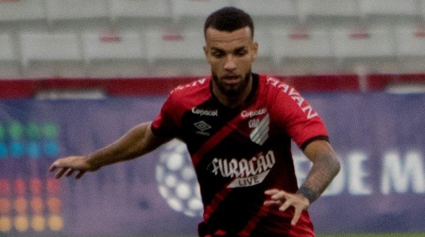 Jajá perdeu espaço no Athletico (Foto: Robson Mafra/AGIF)