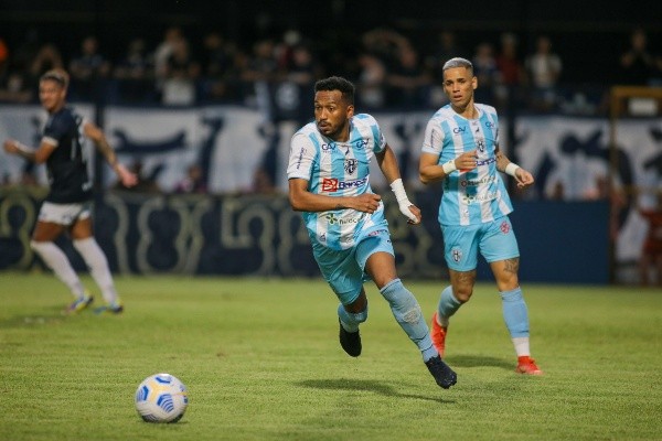 Foto: (Fernando Torres/AGIF) - Jhonnatan se despediu da torcida Fiel Bicolor
