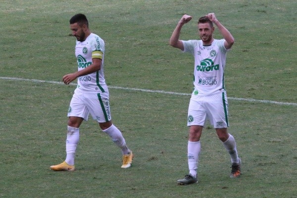 Fernando Moreno/AGIF – Aylon em ação pela Chape