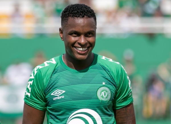 Foto: (Liamara Polli/AGIF) - Moises Ribeiro, ex-Chapecoense, é o mais novo jogador da Ponte Preta