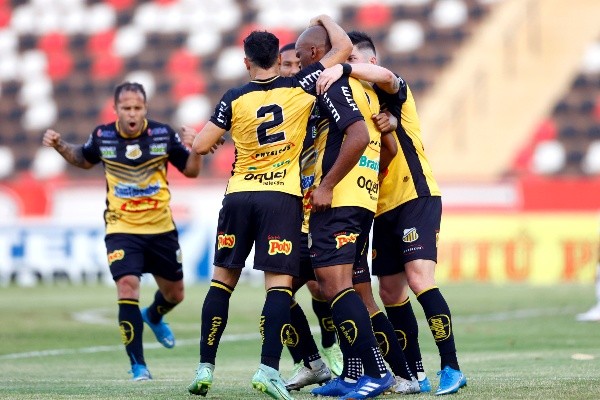 Foto: Thiago Calil/AGIF -Edson Silva jogador do Novorizontino comemora seu gol