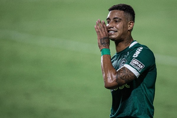 Foto:Heber Gomes/AGIF | Alef Manga cava vaga no Santos em 2022