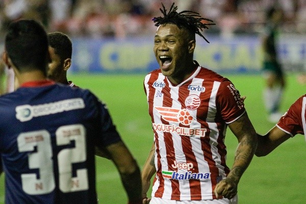 Foto: Rafael Vieira/AGIF -Matheus Jesus quando atuava pelo Náutico