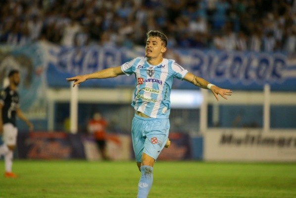 Foto: (Fernando Torres/AGIF) - Laércio pode vestir a camisa bicolor outra vez, mas, para isso, o Paysandu precisa se movimentar no mercado da bola