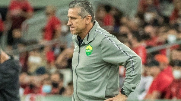 Jorginho não renovou contrato com o Cuiabá (Foto: Robson Mafra/AGIF)