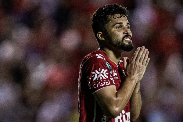 Foto: (Heber Gomes/AGIF) - A chegada de Jean Silva pode suprir a saída de Alesson