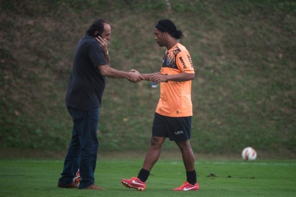 Alexandre Kalil, Ronaldinho Gacuho. Treino do Atletico-MG no CT Cidade do Galo. 23 de Julho de 2013, Vespasiano, Minas Gerais, Brasil. Foto: Fernando Soutello/AGIF