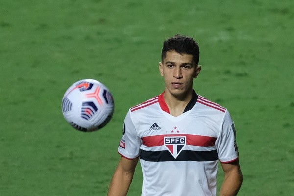 Foto: (Marcello Zambrana/AGIF) - Vitor Bueno também não deve continuar no Morumbi para a próxima temporada Foto: (Marcello Zambrana/AGIF) - Vitor Bueno também não deve continuar no Morumbi para a próxima temporada