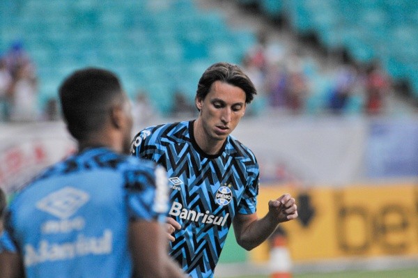 Foto: Jhony Pinho/AGIF – Geromel é um dos poucos nomes disponíveis na zaga do Grêmio para o início da temporada
