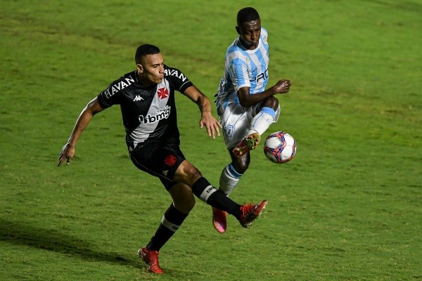 Thiago Ribeiro/AGIF – O volante de 21 anos pode ser o primeiro reforço do Coxa para 2022